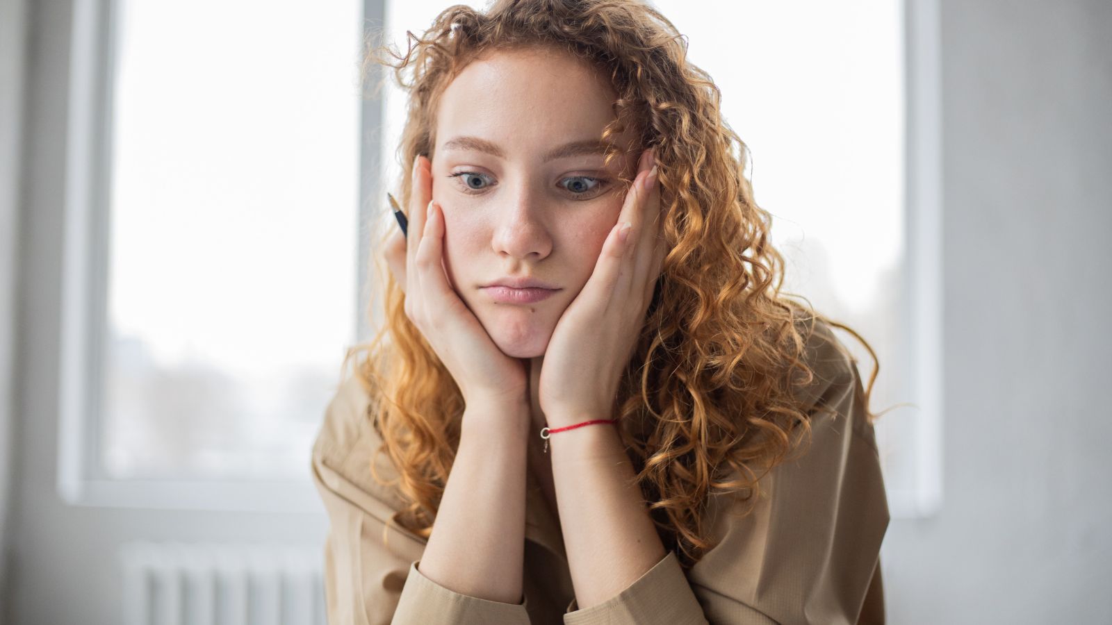 Girl confused between umbrella and excess policies - growthcents.com