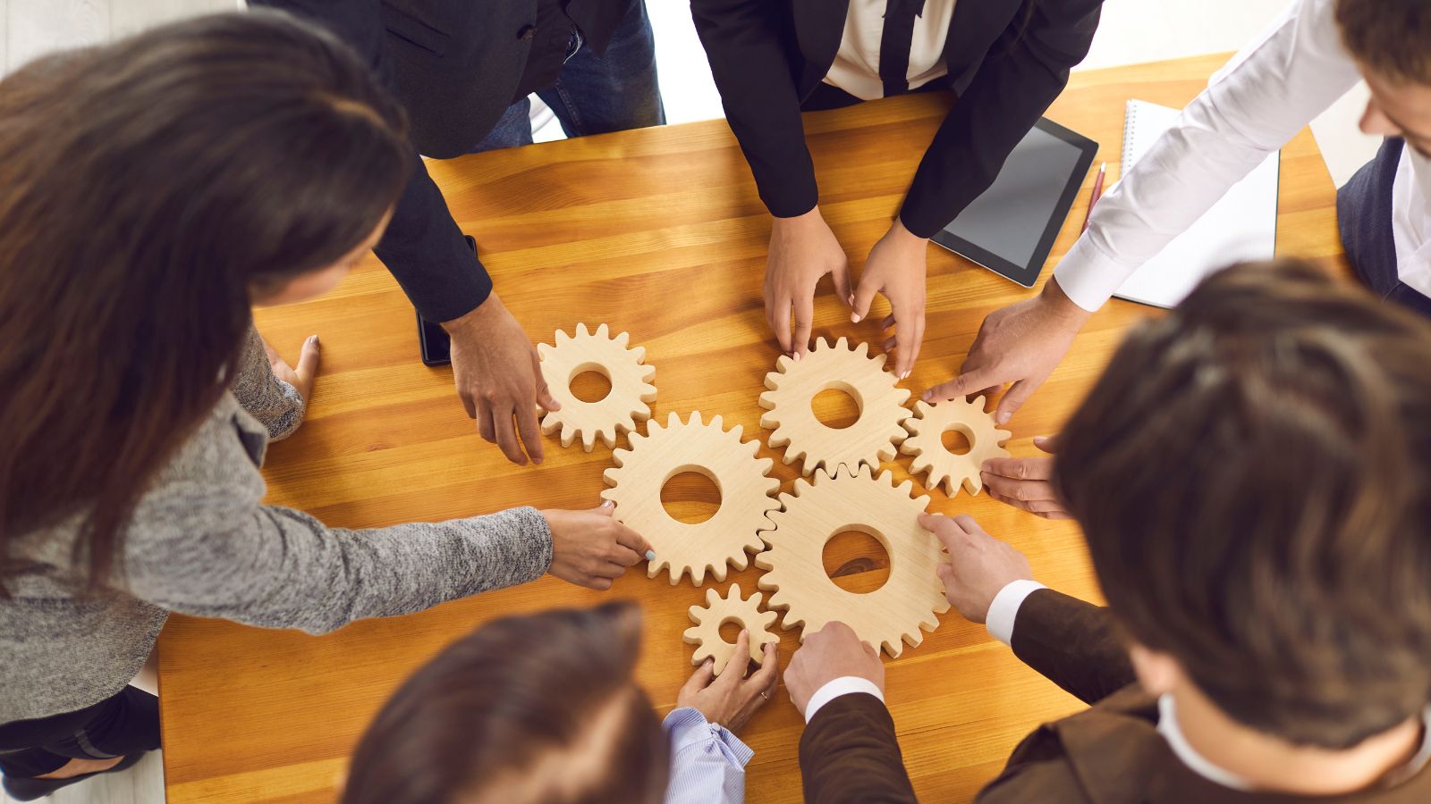 Groups of people actively managing - growthcents.com