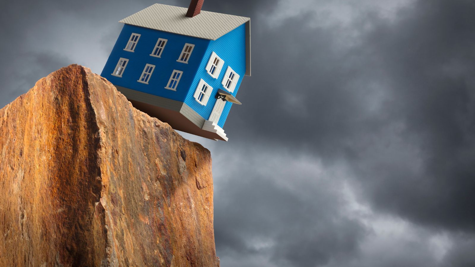 Real Estate Investment Strategies During Market Downturns: 7 Successful Strategies