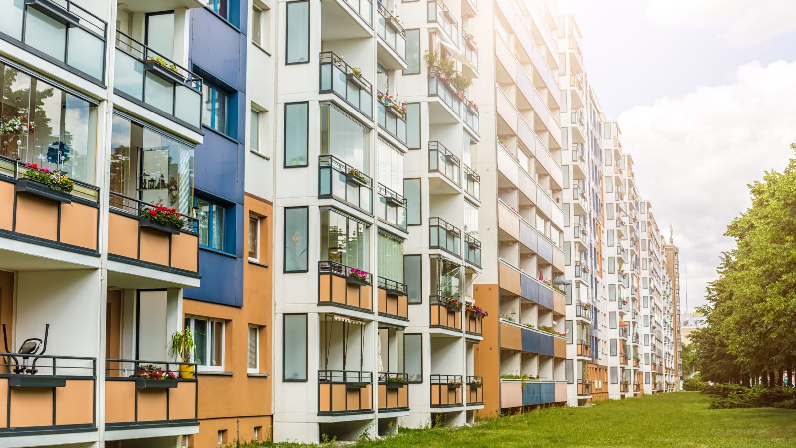 7 Expert Tips for Buying a Senior Living Apartment Complex
